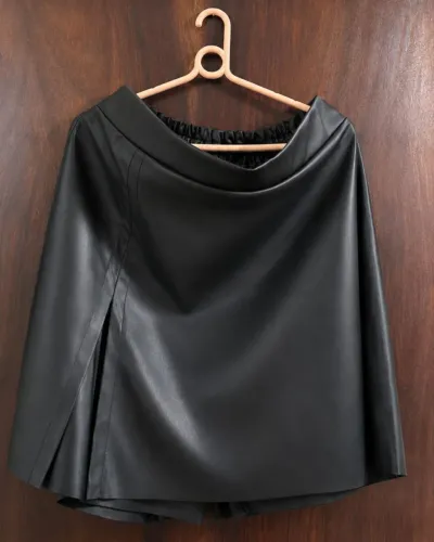 Saia de couro fake+ calça plus size 48/50