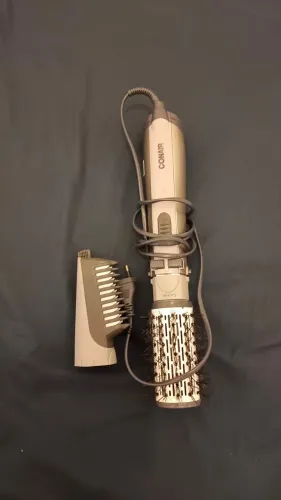 Escova e secador de cabelo 