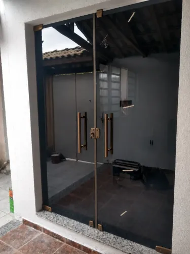 porta pivotante