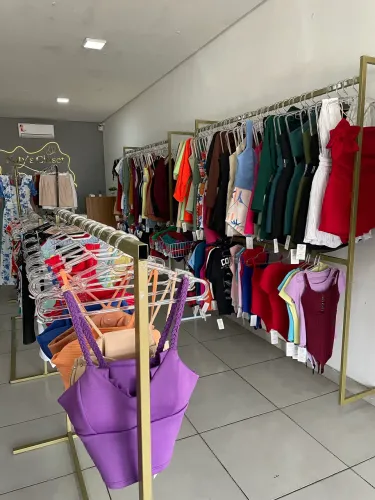 VENDO ESTOQUE DE ROUPAS FEMININAS