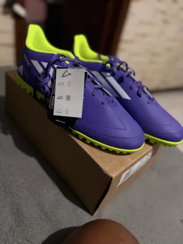 Chuteira adidas nova