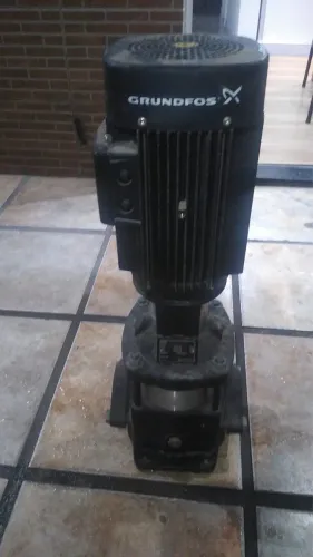 Bomba Centrífuga Multistágio Grundfos CR 15-02 3CV (3 kW) 