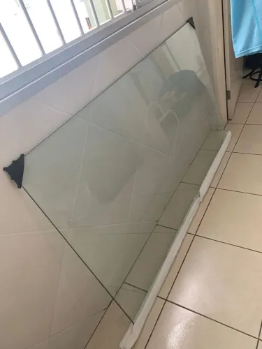 Tampo de vidro para mesa. Grade pega ladrão em alumínios e ventilador de teto