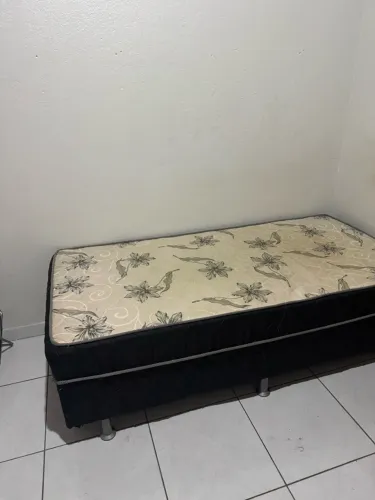 Vendo cama de solteiro em ótimo estado de conservação