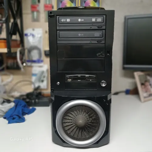 Vendo esse gabinete gamer antigo com Alça pra carregar top