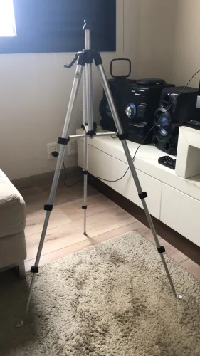 Tripé de Alumínio Prateado - uso em Câmaras Celulares ou Níveis Laser - Peça Semi Nova