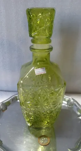 Antiga licoreira em vidro verde
