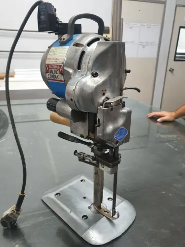Maquina de corte tecido eastman modelo Bluetooth streak ll