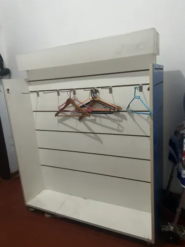 Expositor de roupas
