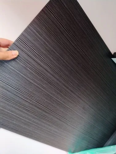 Mesa ajustável dobrável semi nova