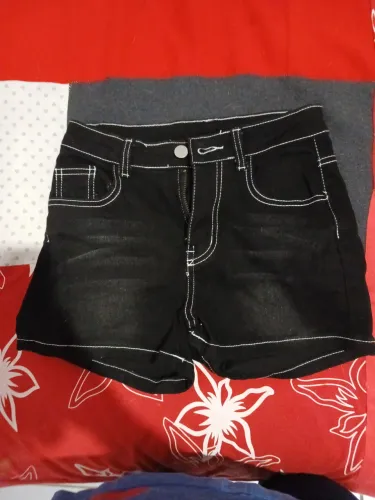Vende-se short preto novo da Shein 