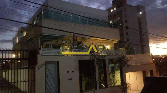 Casa comercial ou residencial à venda com salões de festas amplos no bairro Ipiranga