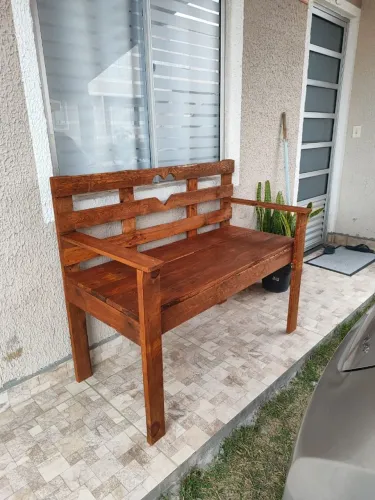 Banco de madeira pinus
