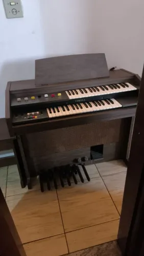 Órgão Yamaha 