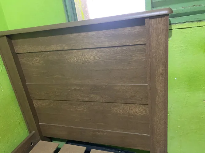 Cama de solteiro de madeira com cabeceira -R$ 350