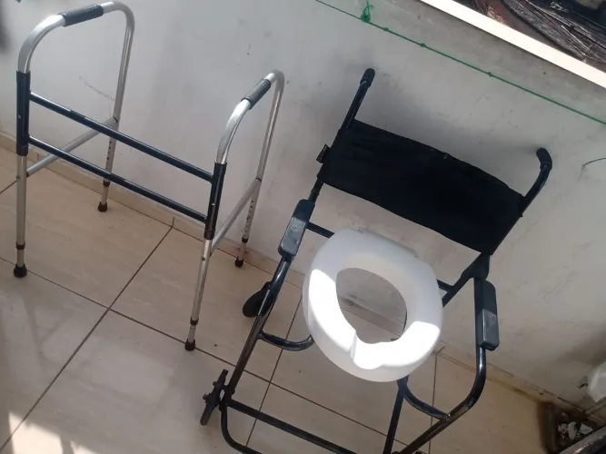 Cadeira de Banho E Andador Novinhos