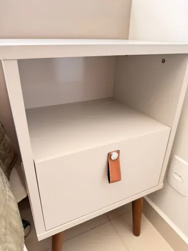 Mesa de cabeceira Retrô