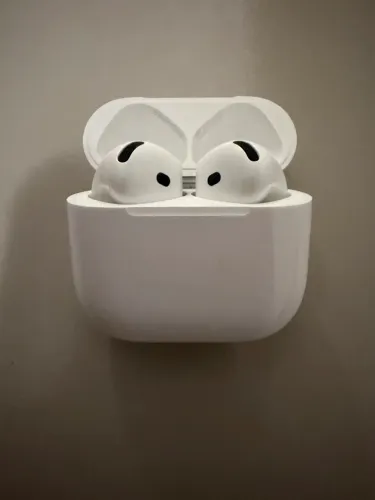 AirPods 4