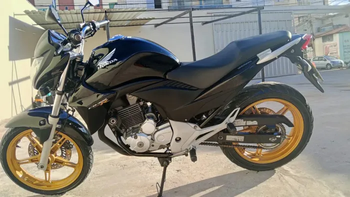 CB 300