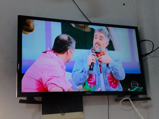 Tv Samsung 32 polegadas esmart tem fasso entrega tudo yutub Netflix Wi-Fi barato 