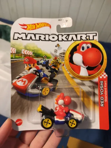 Hotwheels Mario kart - Red Yoshi