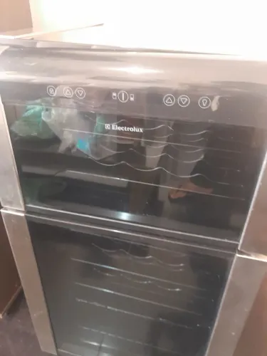Adega de vinho eletrolux como defeito 