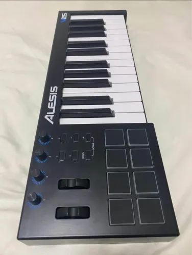 Controlador Alesis V25