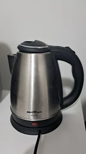 Chaleira Elétrica Britânia 1,8L com desligamento automático