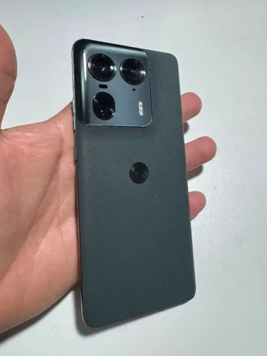Motorola Edge 50 Ultra 512GB / 12GB RAM - Impecável (Caixa e Carregador 125W)