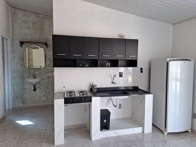 Alugo kitinet mobiliada somente uma pessoa próximo da Universidade Univale no centro.