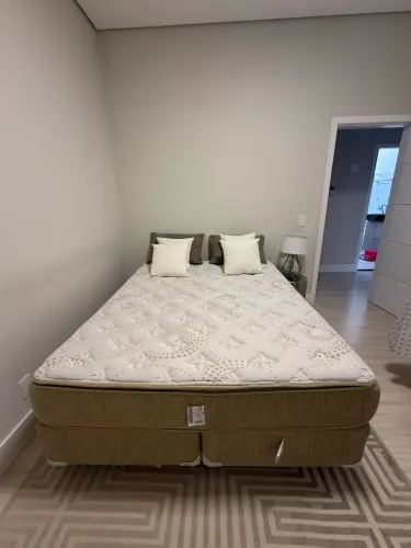 Cama Box Queen com Colchão