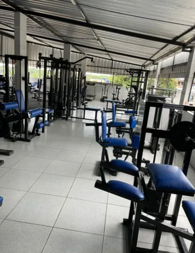 VENDE-SE ACADEMIA