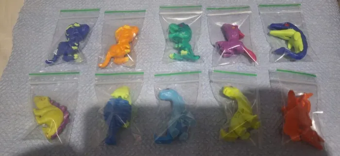 Jurassic world kinder joy 10 unidades