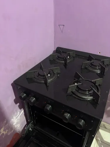 Vendo um fogão elétrico 4 bocas