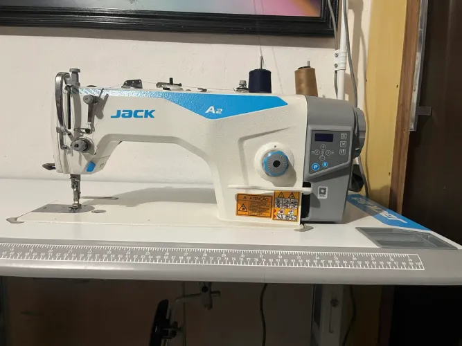 Máquina de Costura Jack A2 220v
