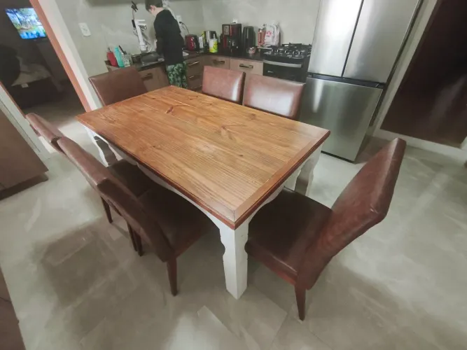 Mesa de madeira e cadeiras 6 lugares