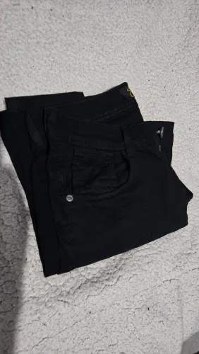 Calça super skinny preta EMIVE