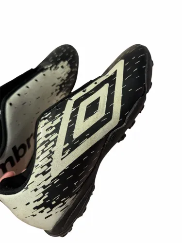 Chuteira Umbro Tamanho 39