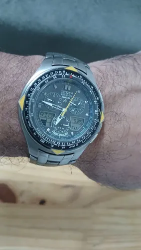 Relógio citizen eco-drive blue angels titanium 