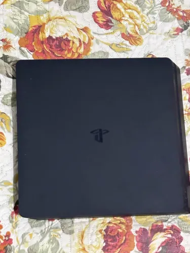 PLAYSTATION 4 COM 2 CONTROLES
