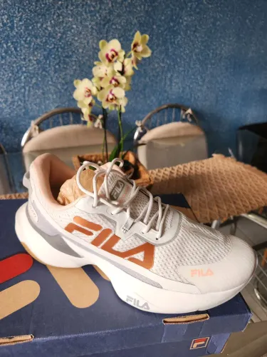 Tênis  Fila recovery feminino branco e salmão 