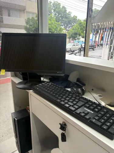 COMPUTADOR COMPLETO COM MONITOR, TECLADO E MOUSE 