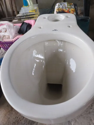 Vaso Sanitário Branco com Caixa Acoplada de Cerâmica - Usado