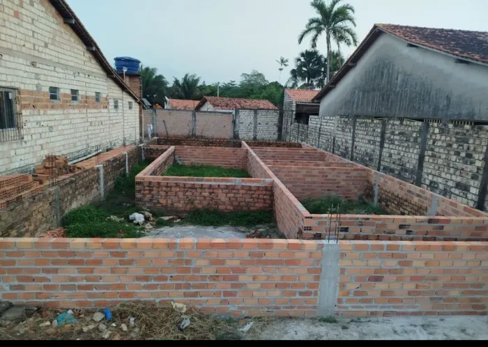 VENDO TERRENO 10X30 COM BALDRAME DE CASA PRONTO E TERRENO QUASE TODO MURADO 