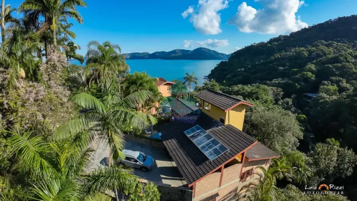 Casa com 6 quartos, Condomínio Domingas Dias, Ubatuba - R$ 4 mi, Cod: 2755