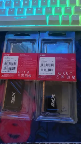 DUAS MEMORIAS RAM XPG 8 GB PRETAS 3200MHZ LACRADAS NUNCA USADAS