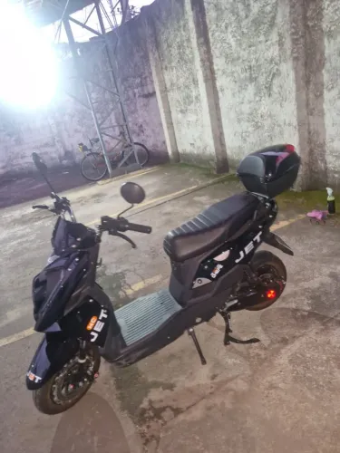 MOTO ELÉTRICA MOTO CHEFE JET PRETA - SEM NECESSIDADE DE CNH