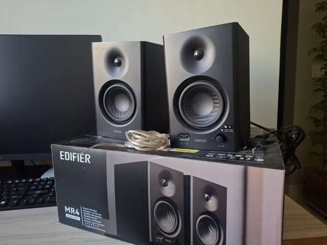 Monitor de áudio Edifier MR4