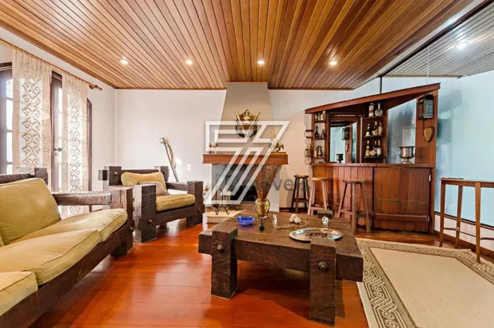 Casa à venda com piscina 280 m -4 quartos em Parolin - Curitiba - PR