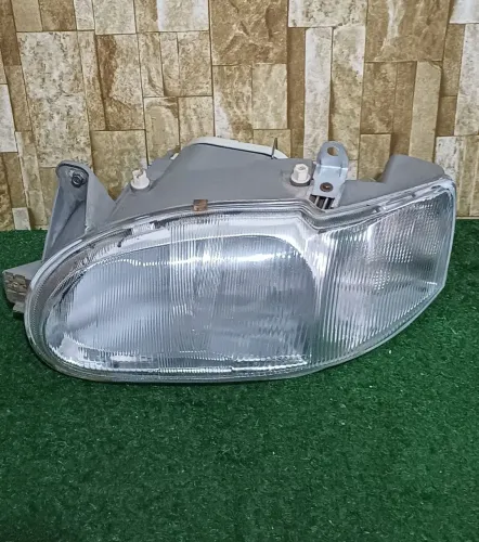 Farol lado esquerdo do Ford-Escort Zetec de 1.997 a 2.002